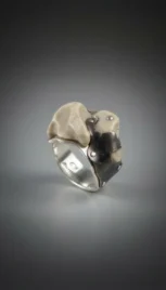 Bague 13 4, argent poli, os sculpé et mariage des métaux(argent, cuivre) resultat