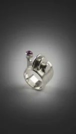 Bague 17 1, argent poli, construction soudé et ruby étoilé resultat