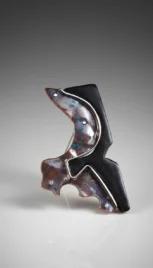 Broche 17 1, argent poli, argent et cuivre réticulé et bois d'ébène resultat