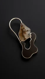 Broche 2, argent poli, bois d'ébène et agathe resultat