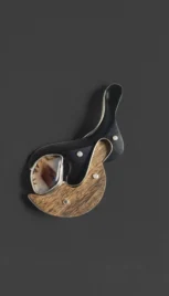 Broche 27 2, argent poli, bois de gaïac, d'ébène et agathe resultat