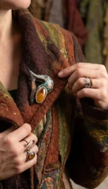 Broche 4, argent poli, mokumé gane, bois d'ébène et agathe resultat