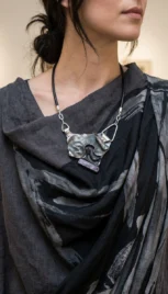 Collier 3 5, argent poli et réticulé, bois d'ébène et améthyste resultat