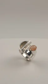 Bague 26 2, argent poli, dépoli, construction soudé et pierre de lune resultat