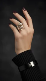 Bague en argent poli et satiné, avec une perle de culture