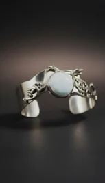 Bracelet en argent poli et fusionné avec une pierre de larimar