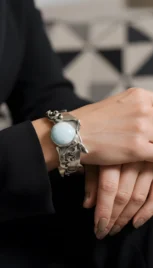 Bracelet en argent poli et fusionné avec une pierre de larimar